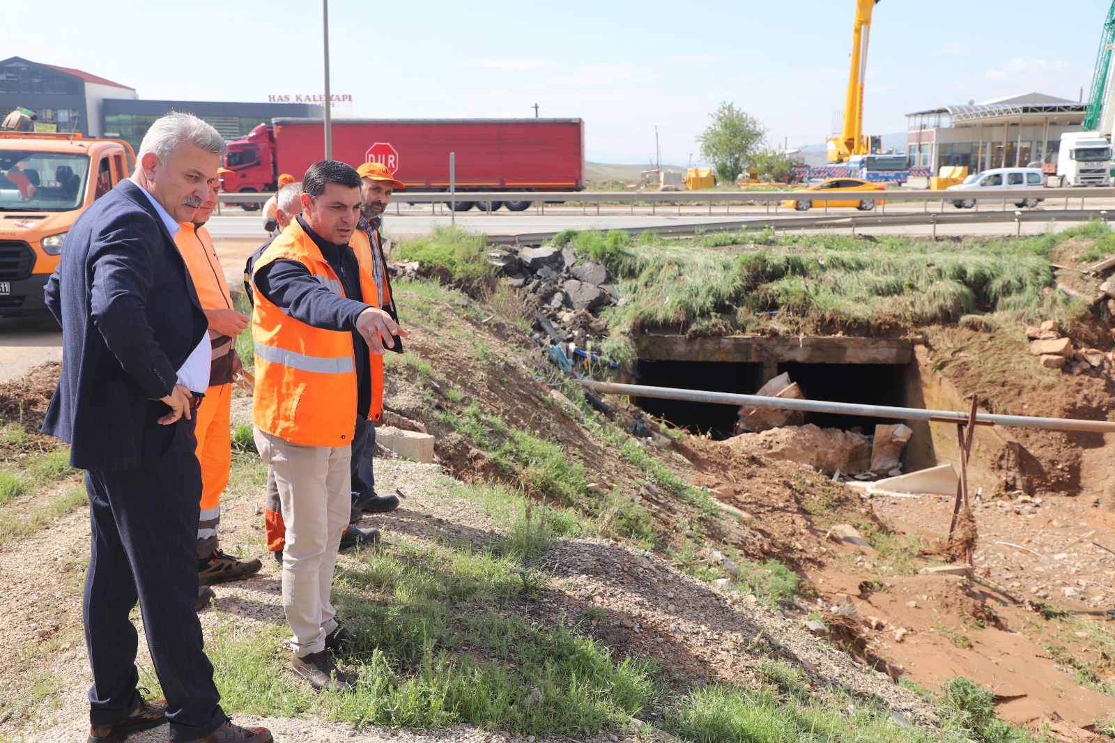 baskanimiz-ahmet-sungur-yogun-yagis-sonrasi-selden-etk-lenen-bolgelerde-nc-lemelerde-bulundu